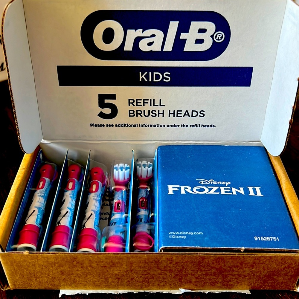 ORAL-B KIDS. 5 Pk Refill brush Heads .            Olaf  FROZEN II